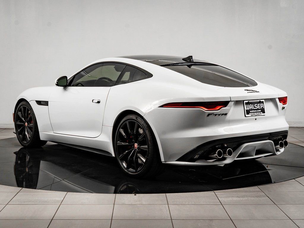 Used 2022 Jaguar F-TYPE R image 11