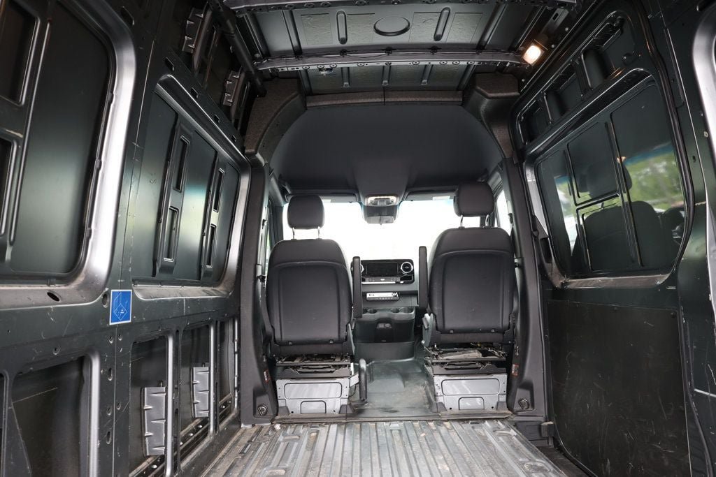 Used 2023 Mercedes-Benz Sprinter 2500 image 25