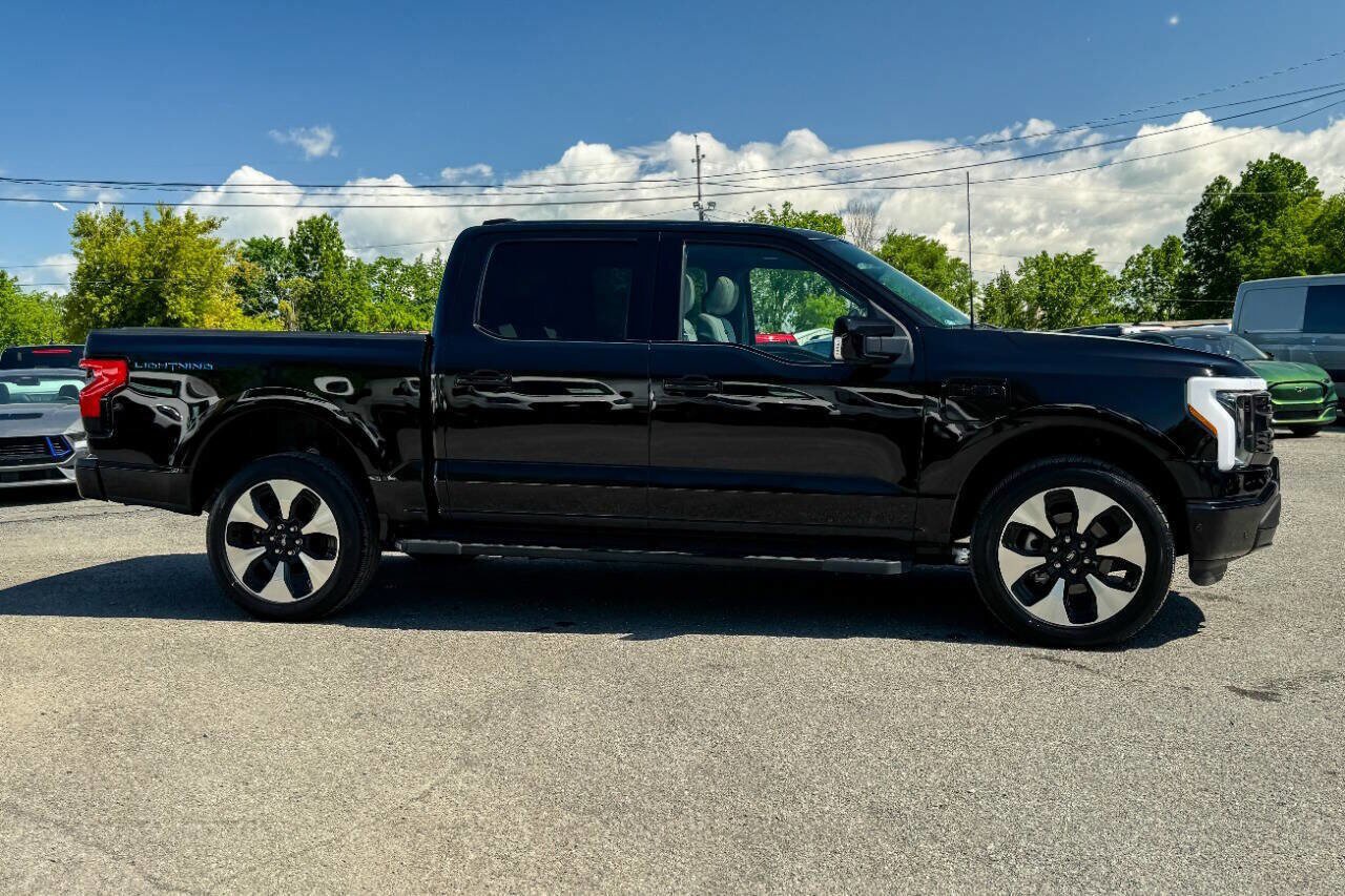 Used 2022 Ford F150 Lightning Platinum AWD/4WD image 2