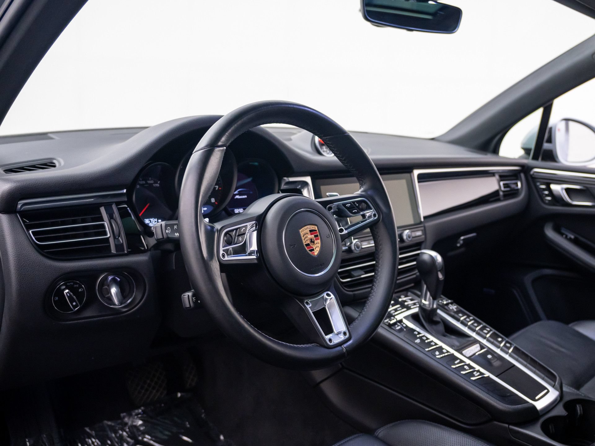 Used 2020 Porsche Macan AWD/4WD image 4