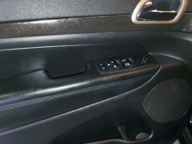 Used 2017 Jeep Grand Cherokee Laredo w/ Quick Order Package 23E AWD/4WD image 12