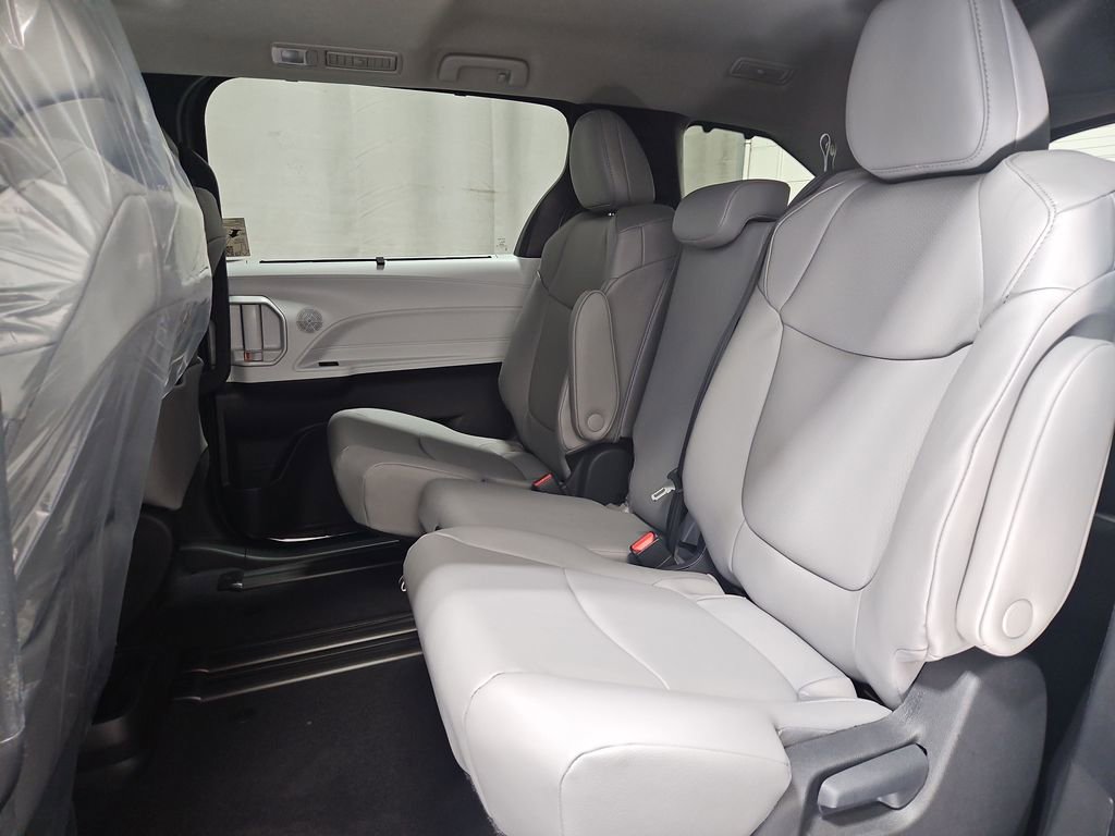 New 2026 Toyota Sienna XLE image 26