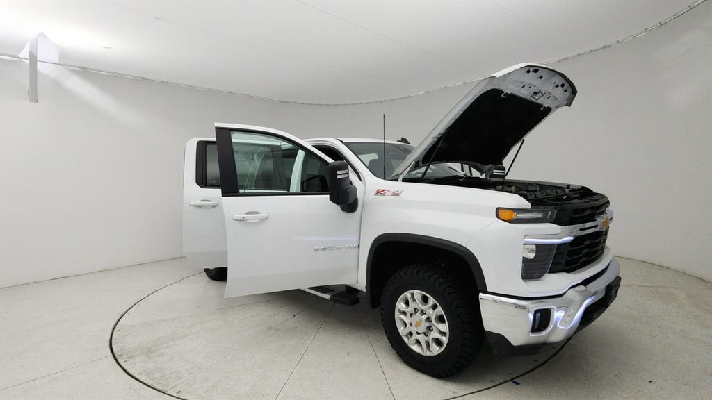 Certified 2024 Chevrolet Silverado 2500 LT AWD/4WD image 9