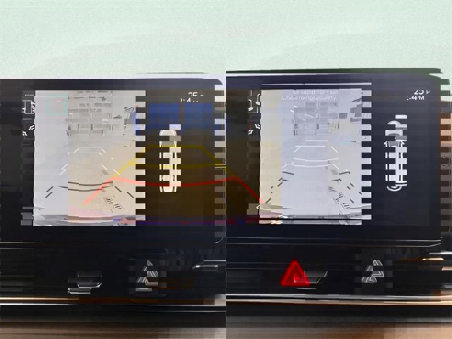 Used 2025 Kia Carnival EX image 26