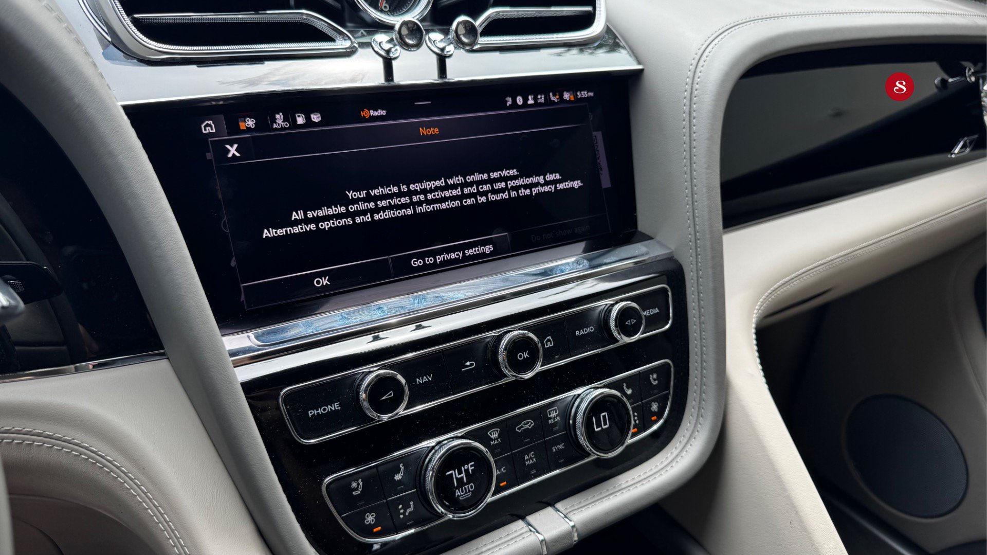 Used 2023 Bentley Bentayga Plug-In Hybrid AWD/4WD image 14