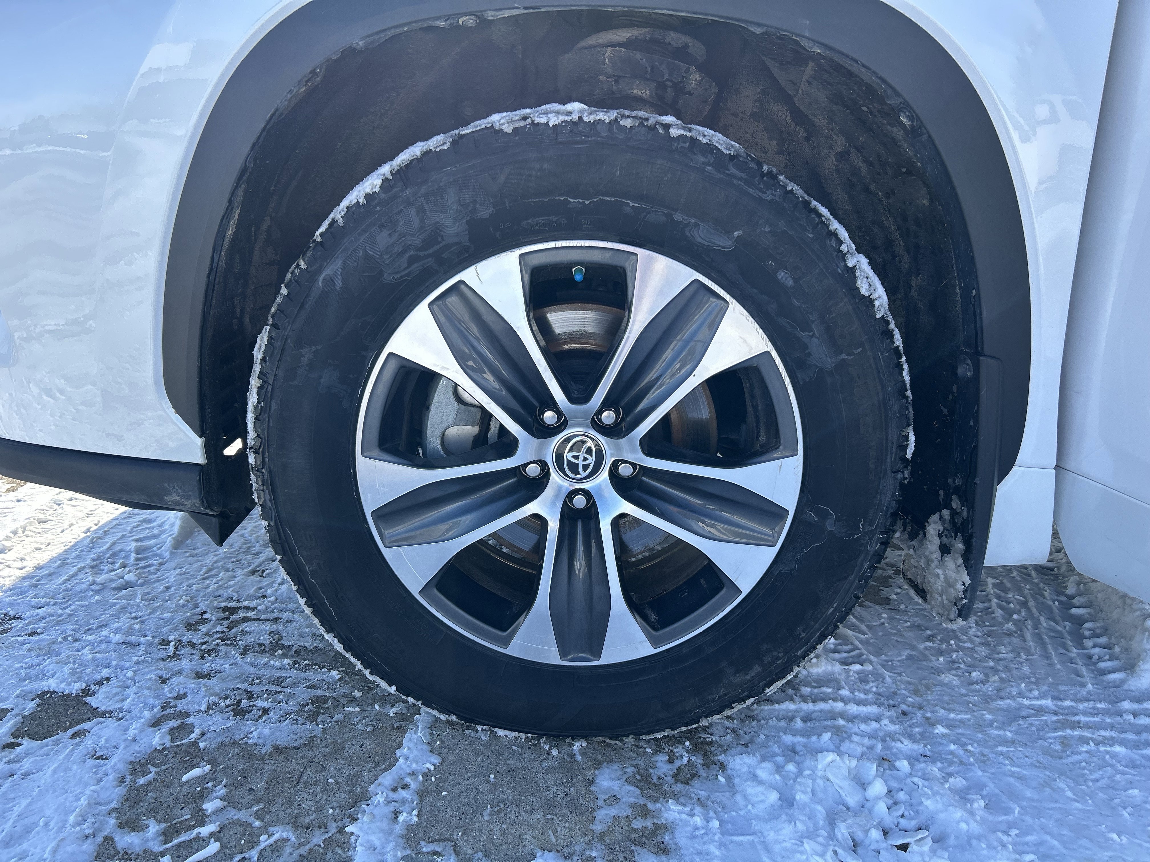 Certified 2023 Toyota Highlander XLE image 11