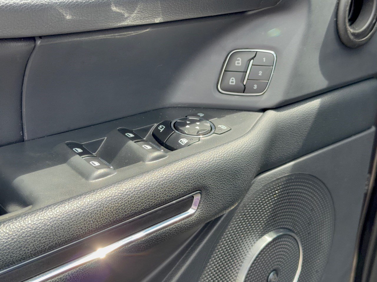 Used 2023 Ford Expedition Limited RWD image 15