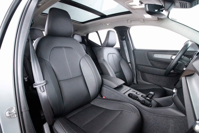 Certified 2025 Volvo XC40 B5 Core w/ Protection Package Premier image 22