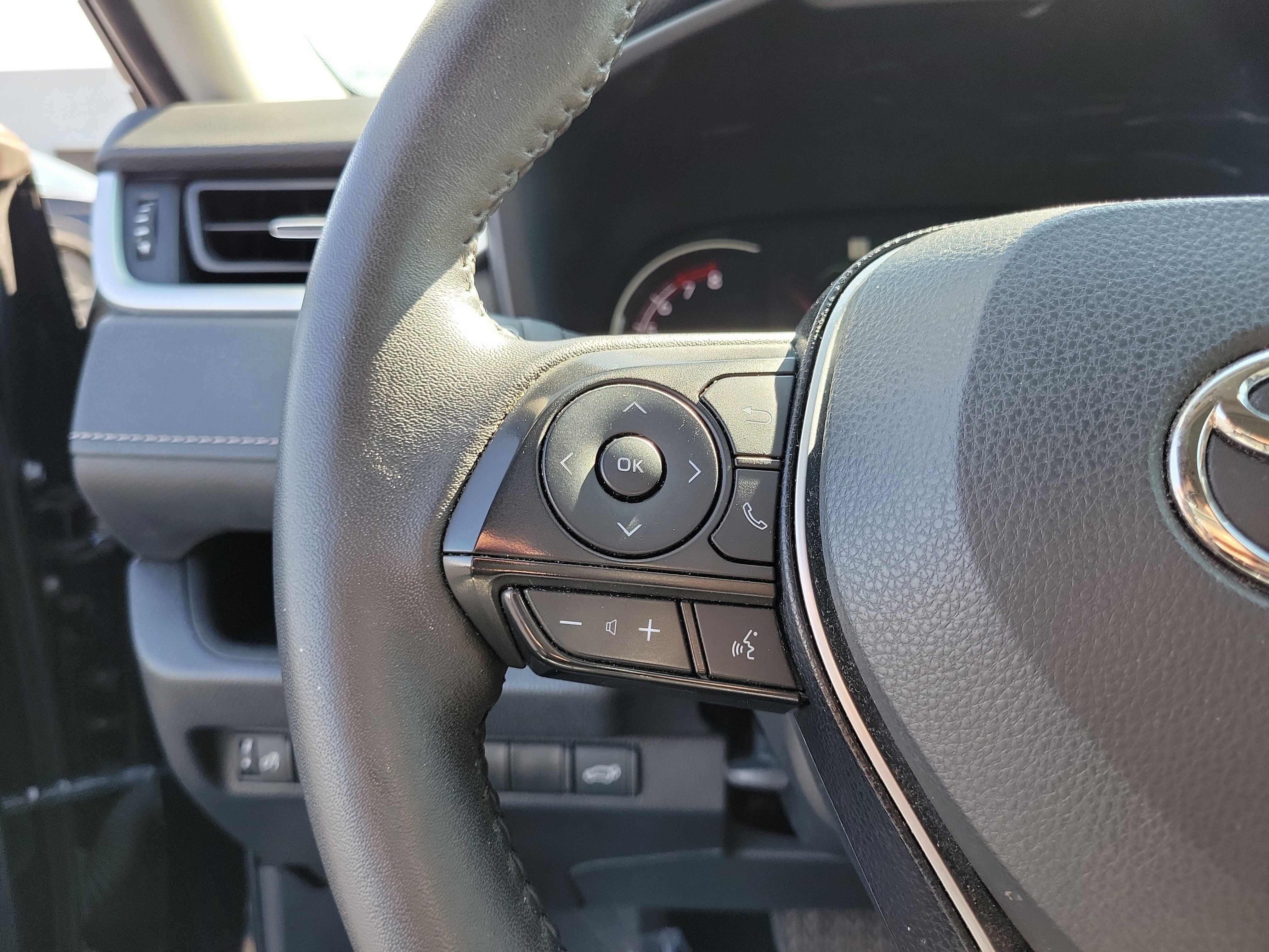Used 2023 Toyota RAV4 XLE Premium FWD image 22