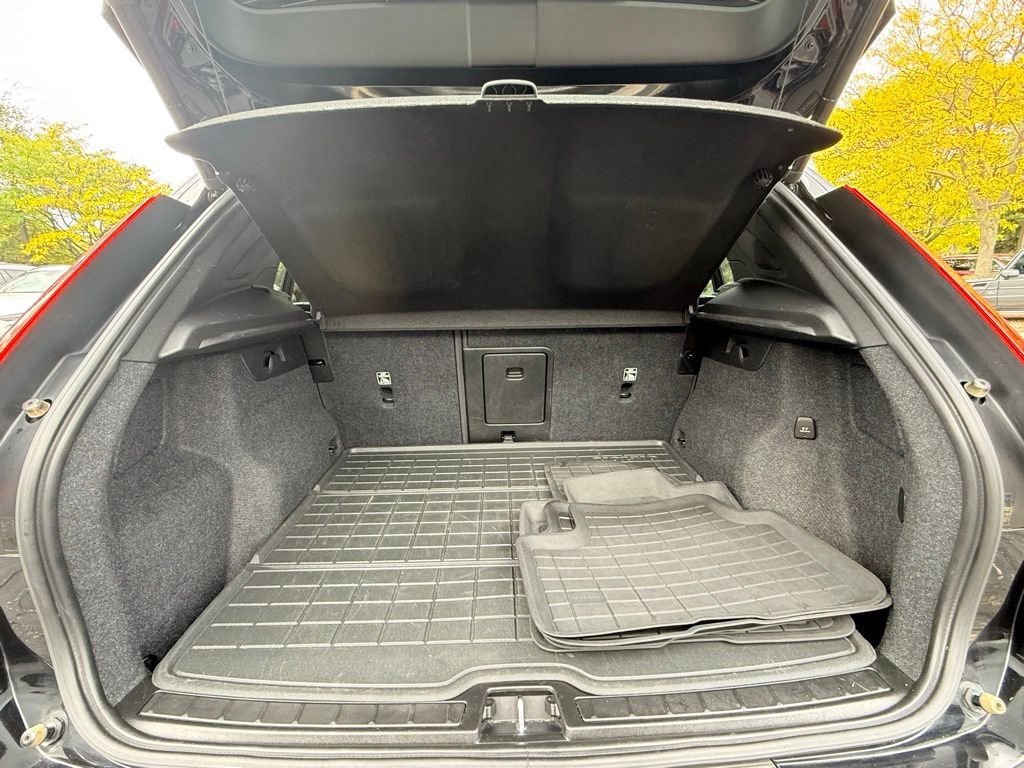 Used 2021 Volvo XC40 P8 Recharge w/ Advanced Package image 28