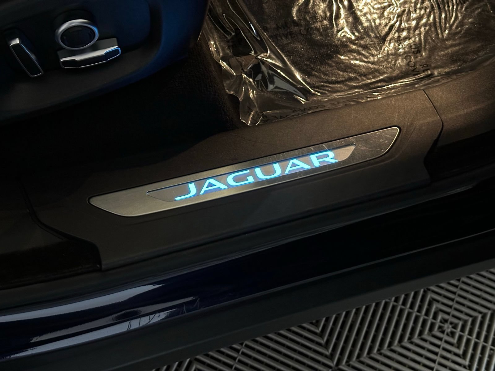 Used 2020 Jaguar F-PACE Premium AWD/4WD image 23