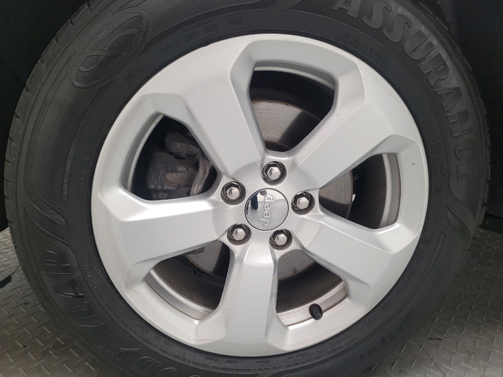 Used 2018 Jeep Compass Latitude w/ Popular Equipment Group FWD image 31