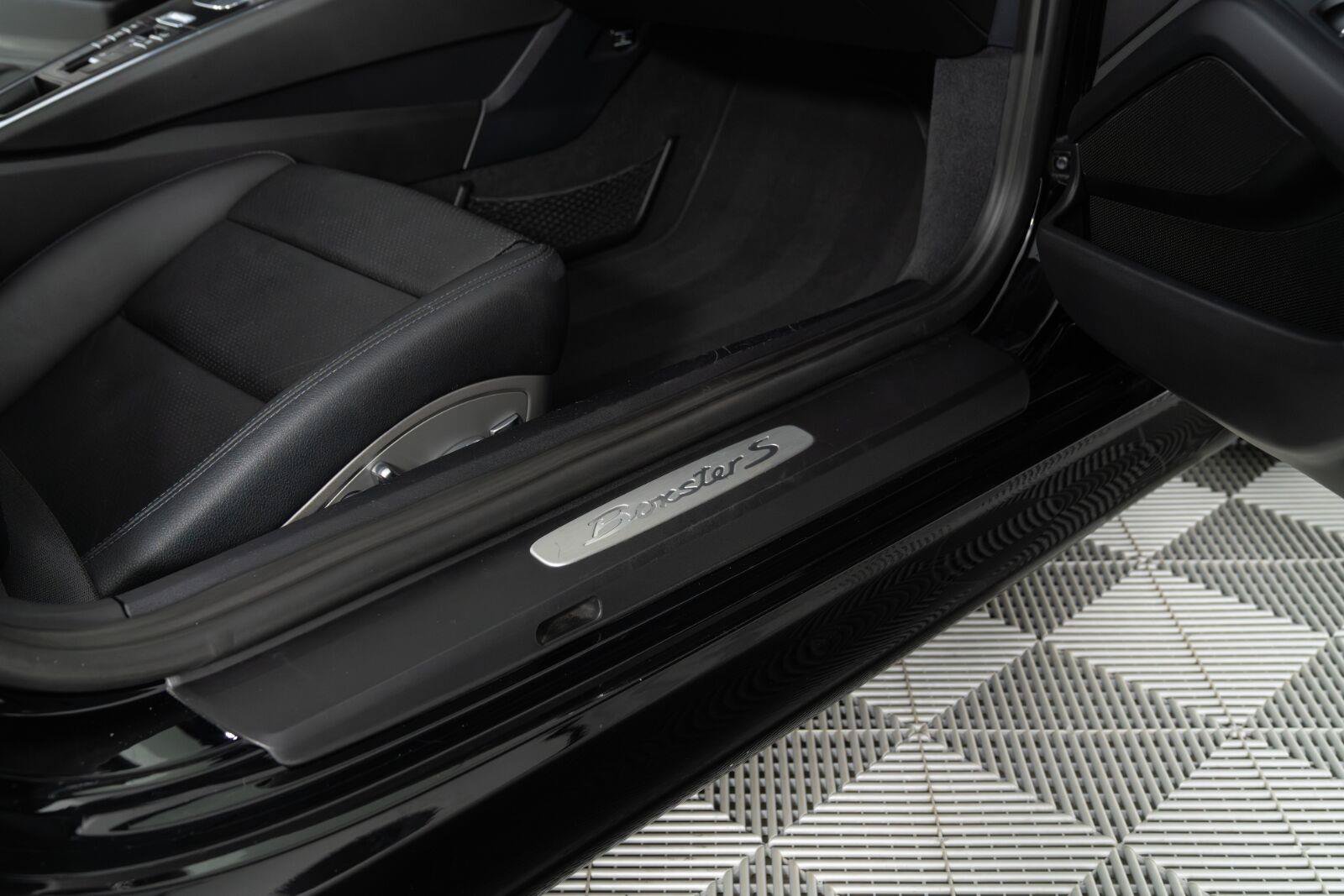 Used 2015 Porsche Boxster S RWD image 12