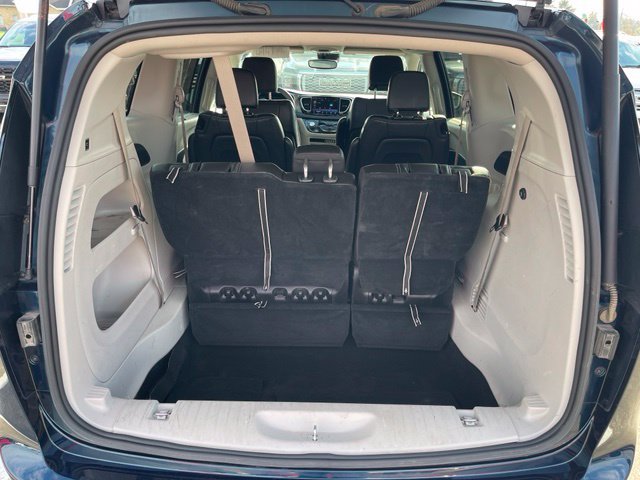 Used 2023 Chrysler Pacifica Touring-L AWD/4WD image 7