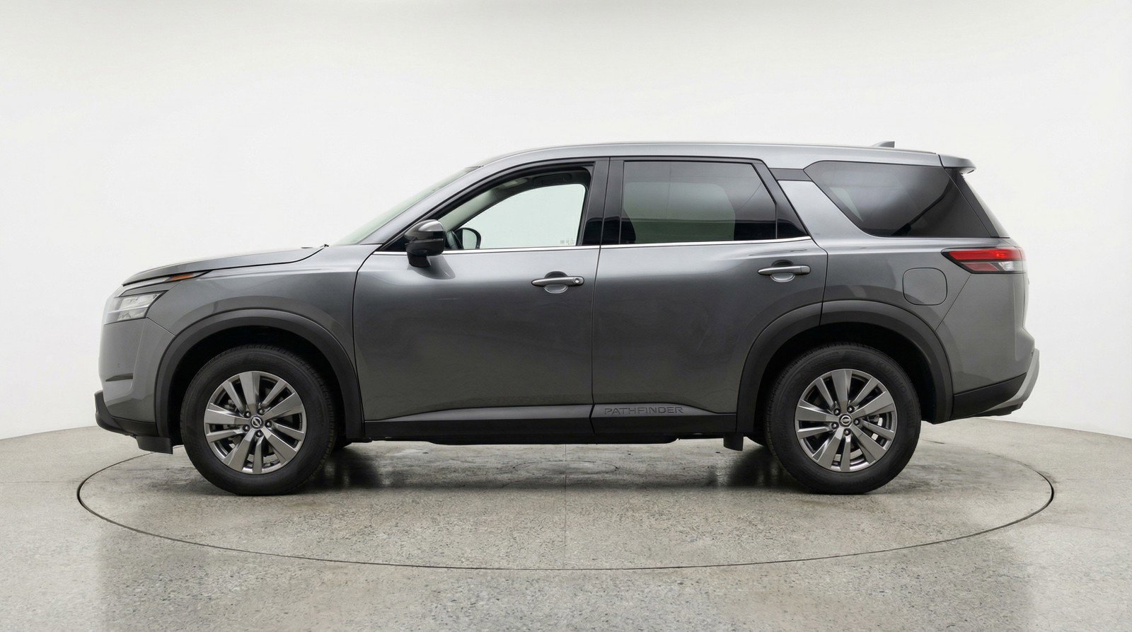 Used 2025 Nissan Pathfinder SV image 5