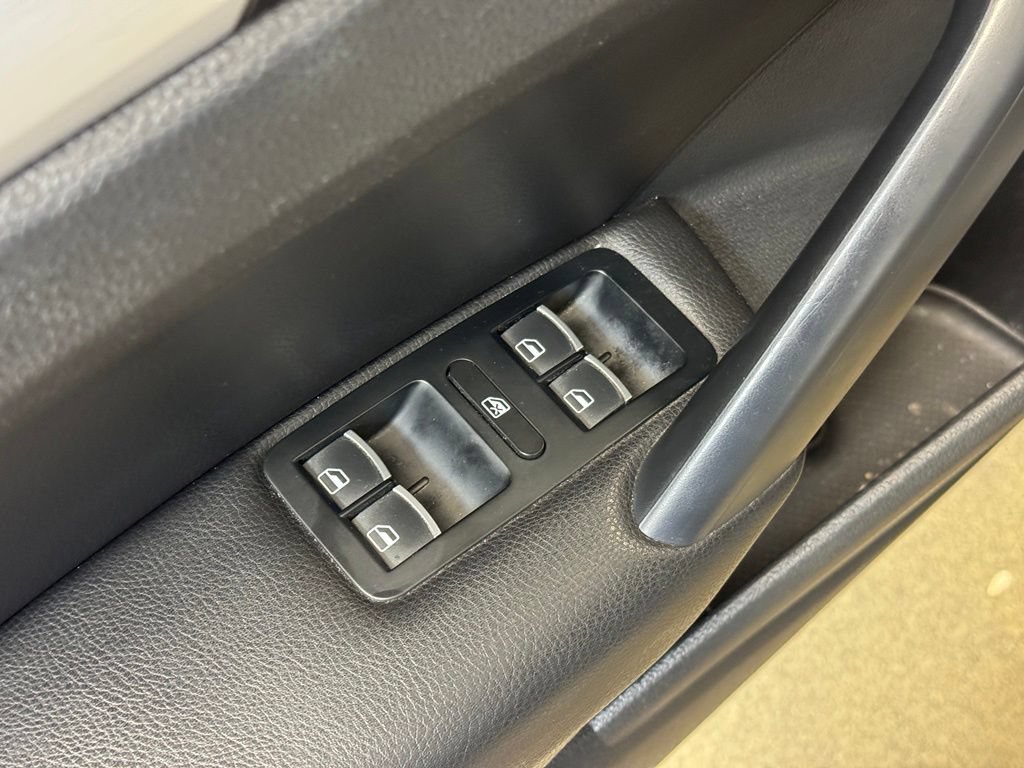 Used 2013 Volkswagen Passat 2.5 SE FWD image 9