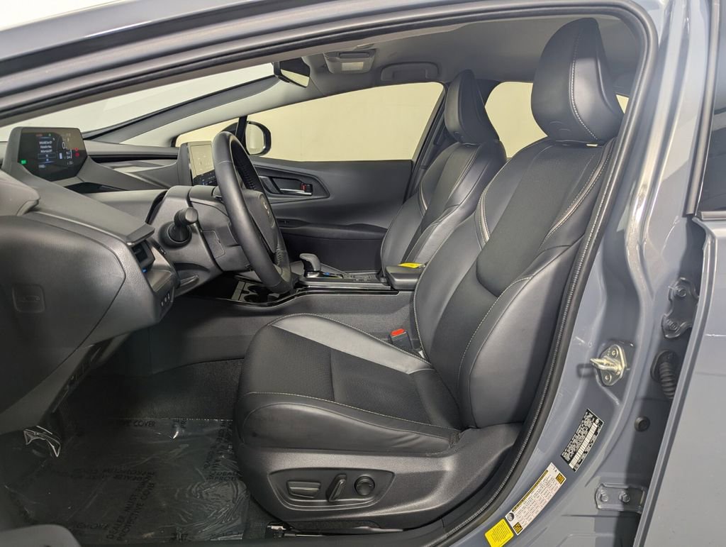 Used 2025 Toyota Prius XLE FWD image 14