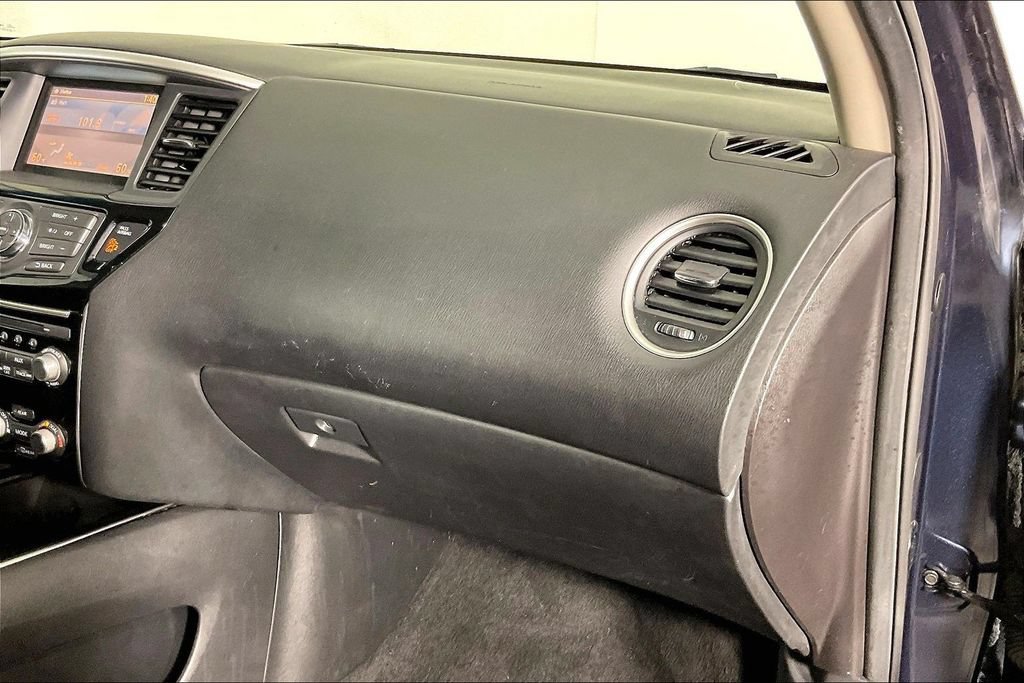 Used 2015 Nissan Pathfinder SV w/ Cargo Package FWD image 19