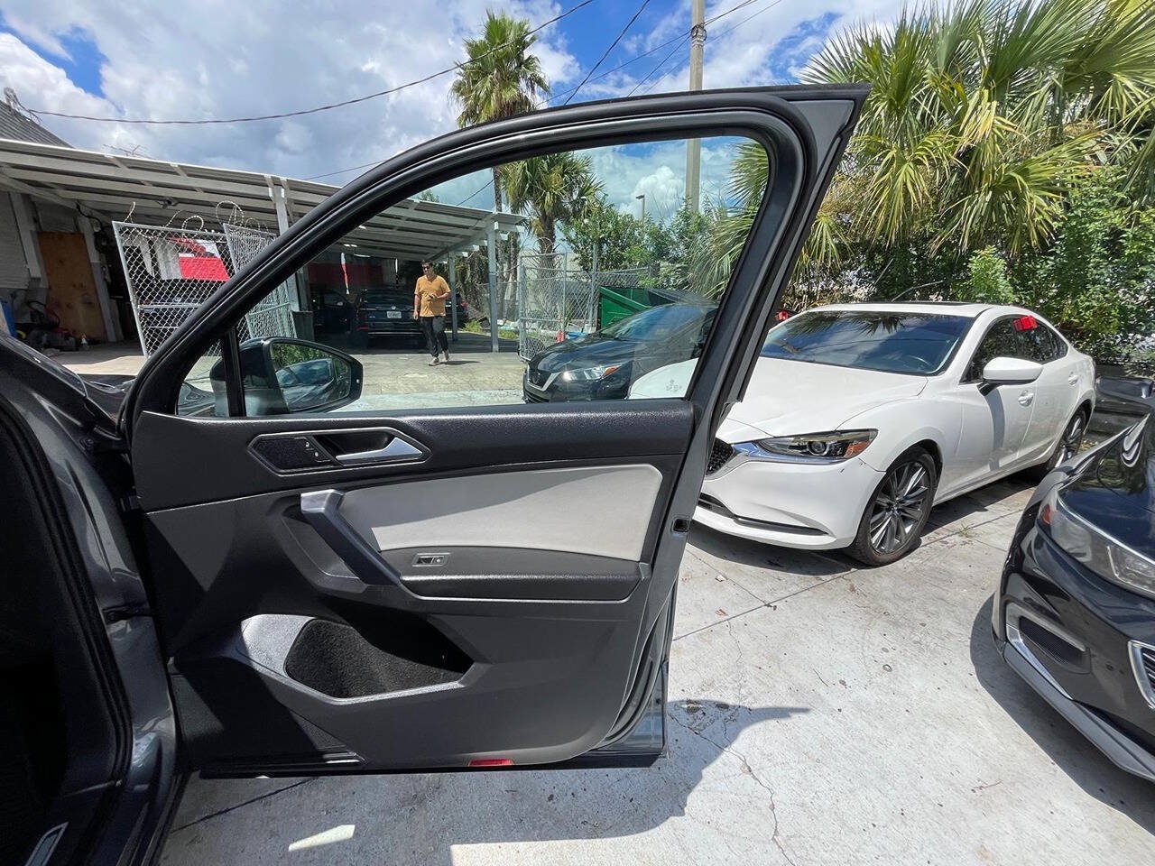 Used 2021 Volkswagen Tiguan SE R-Line FWD image 15