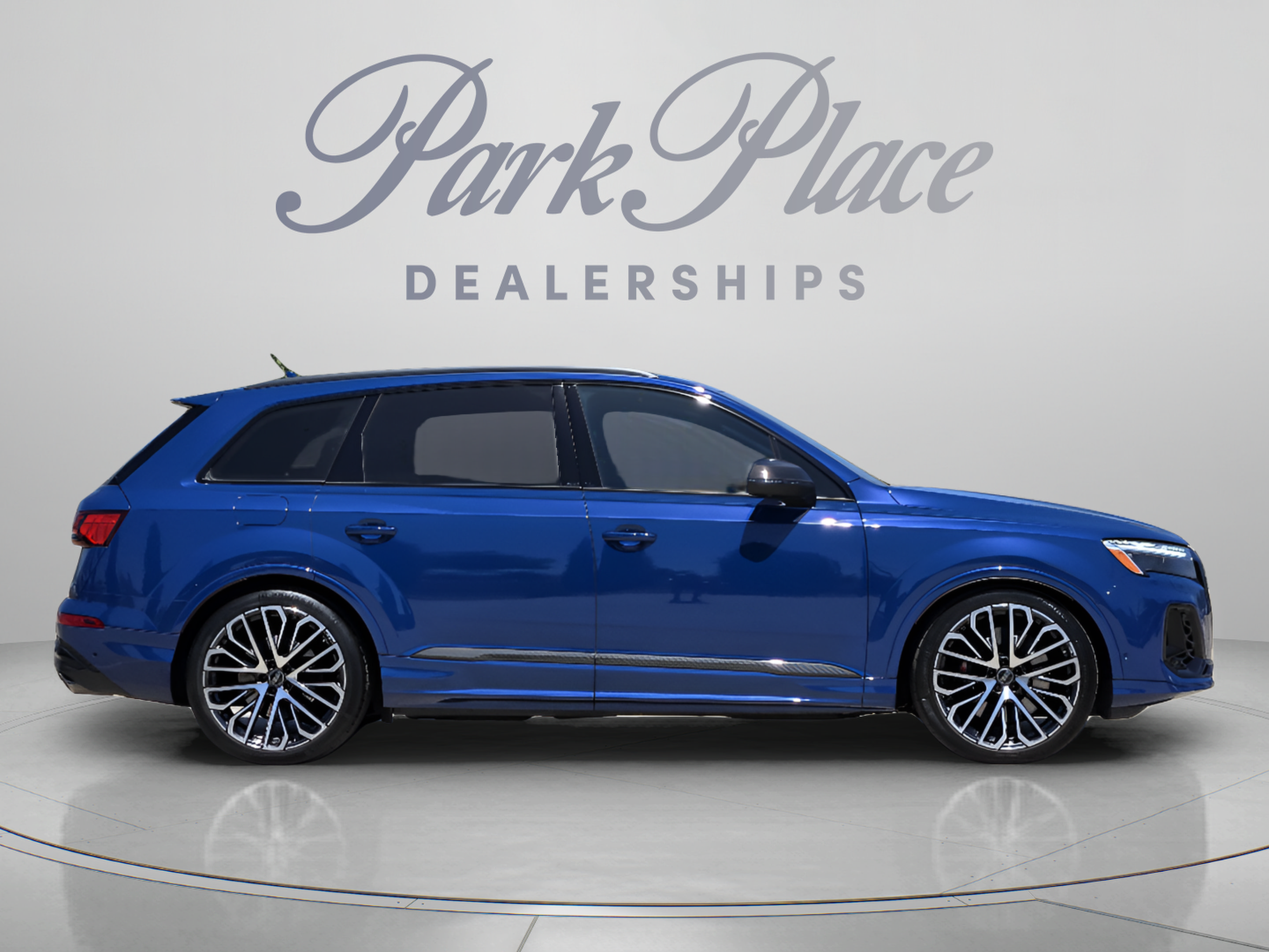 Used 2025 Audi SQ7 Prestige AWD/4WD image 6
