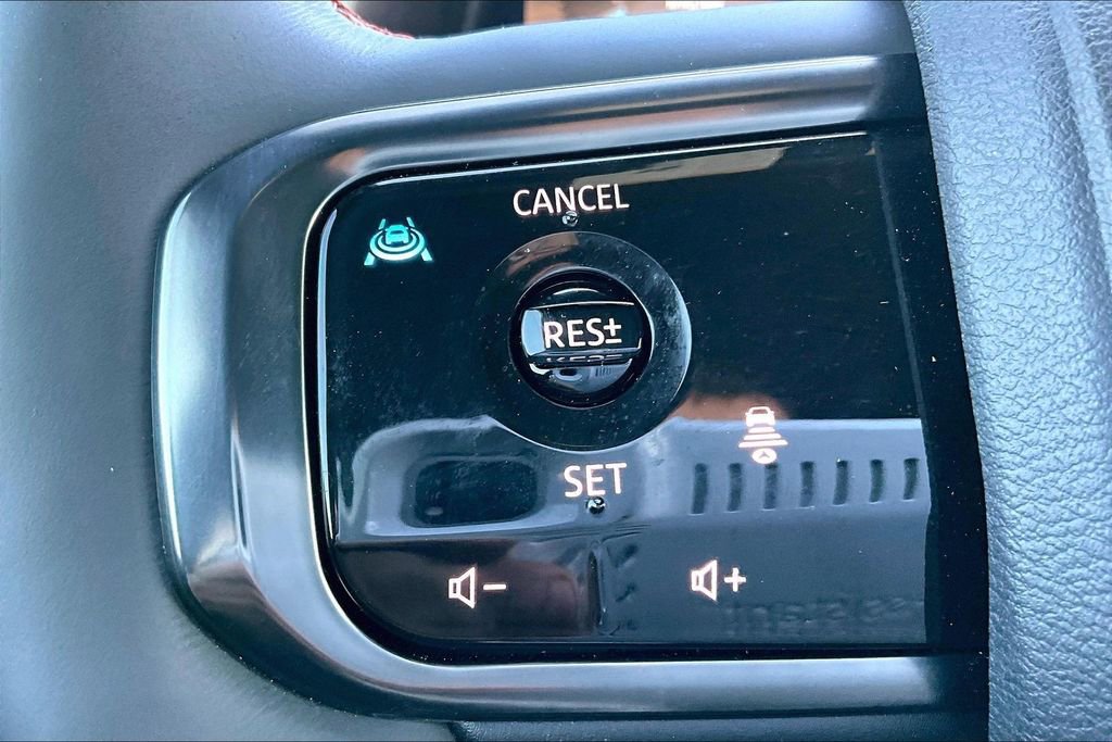 Used 2025 Nissan Armada PRO-4X image 25