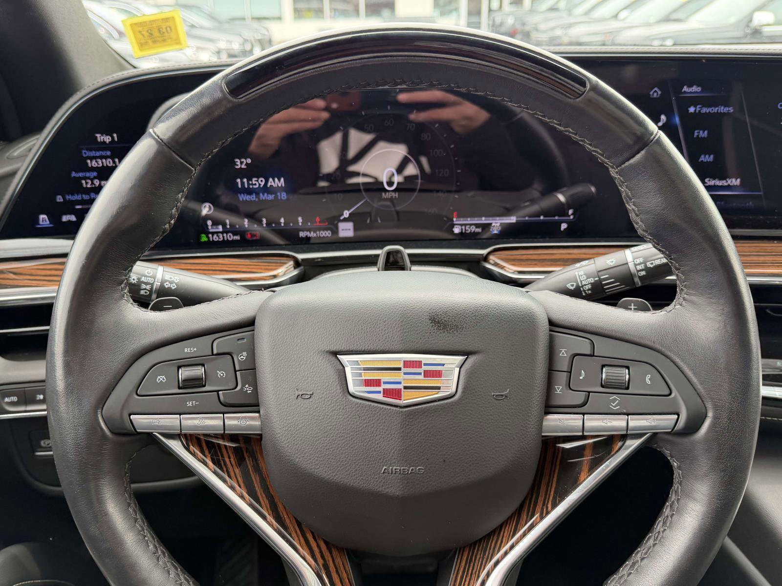 Used 2024 Cadillac Escalade ESV Premium Luxury AWD/4WD image 28