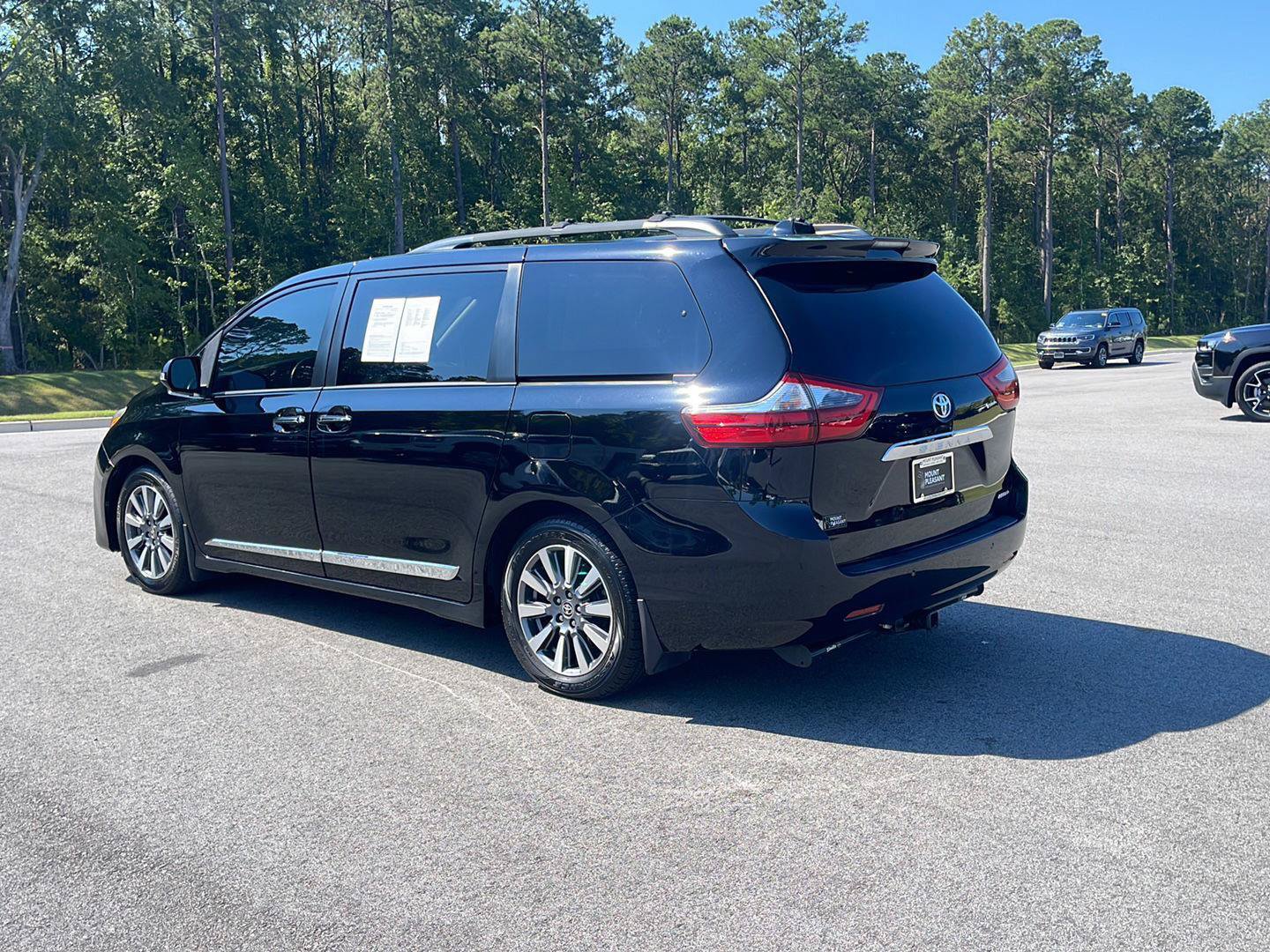 Used 2020 Toyota Sienna Limited Premium FWD image 5