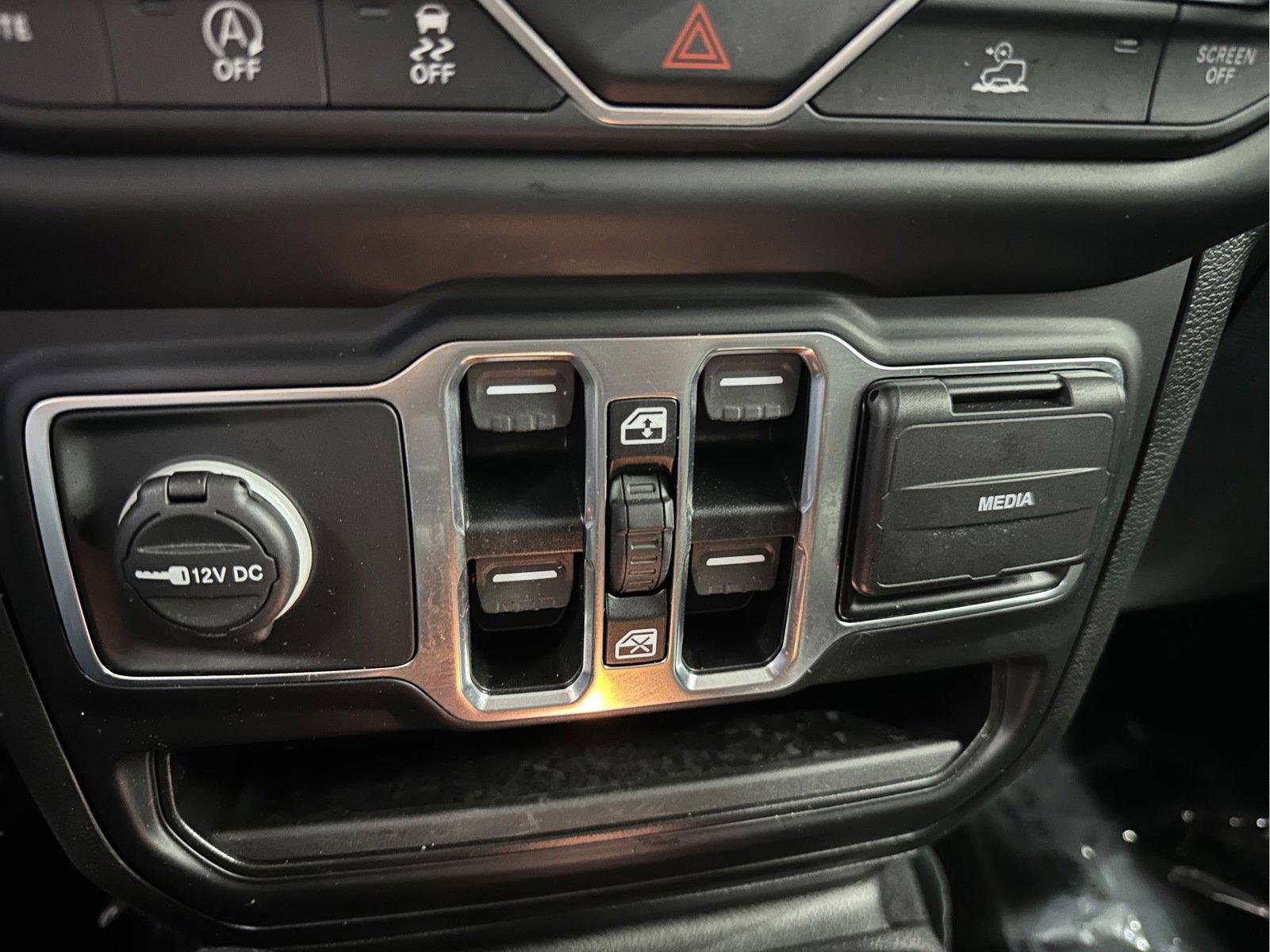 Used 2021 Jeep Gladiator Sport image 26