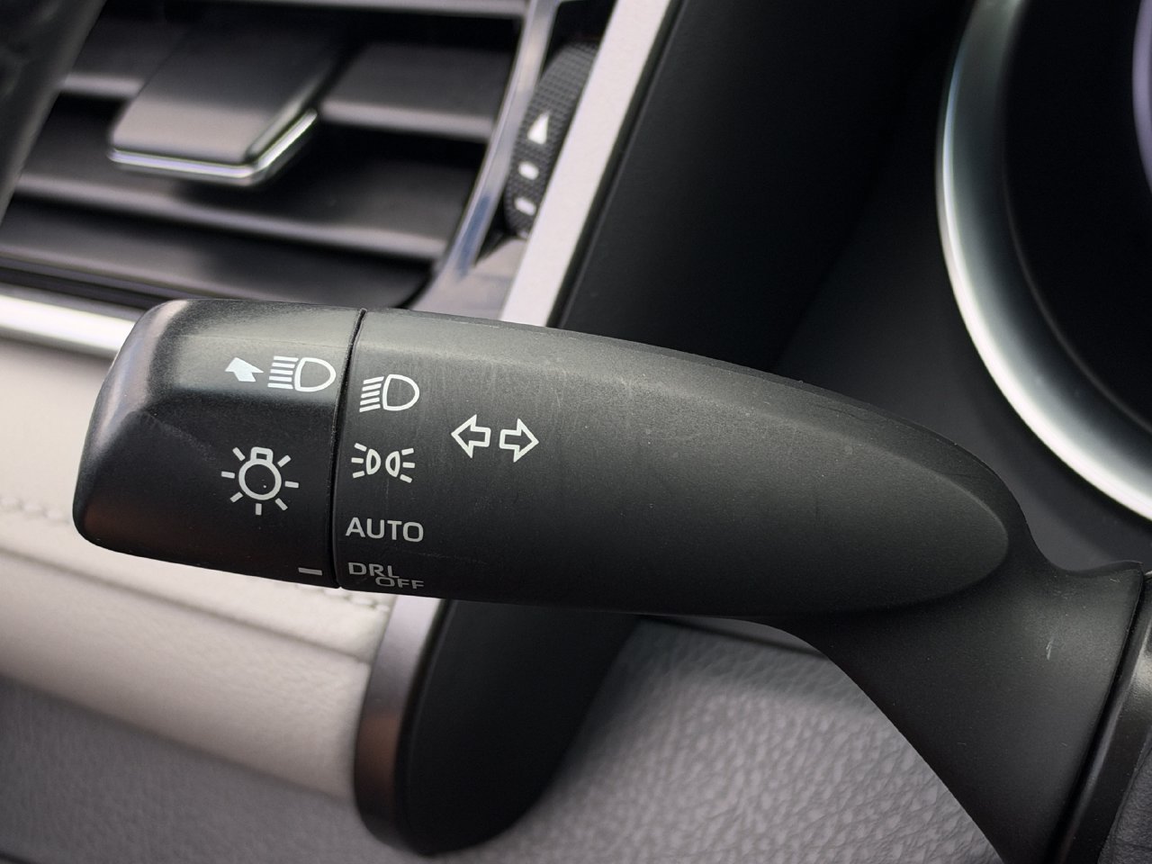Used 2018 Toyota Camry XLE FWD image 24
