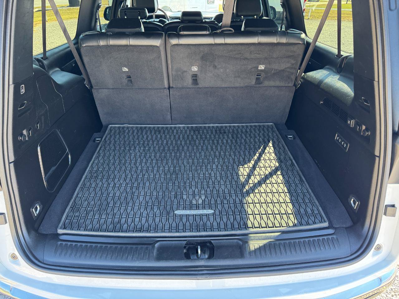 Used 2024 Jeep Wagoneer L Series II w/ Flexible Seating Group RWD image 14
