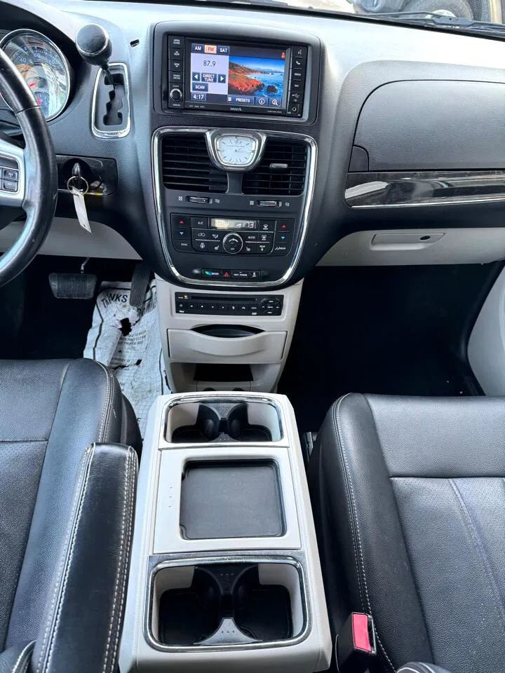 Used 2012 Chrysler Town & Country Touring-L w/ Entertainment Group #2 image 15