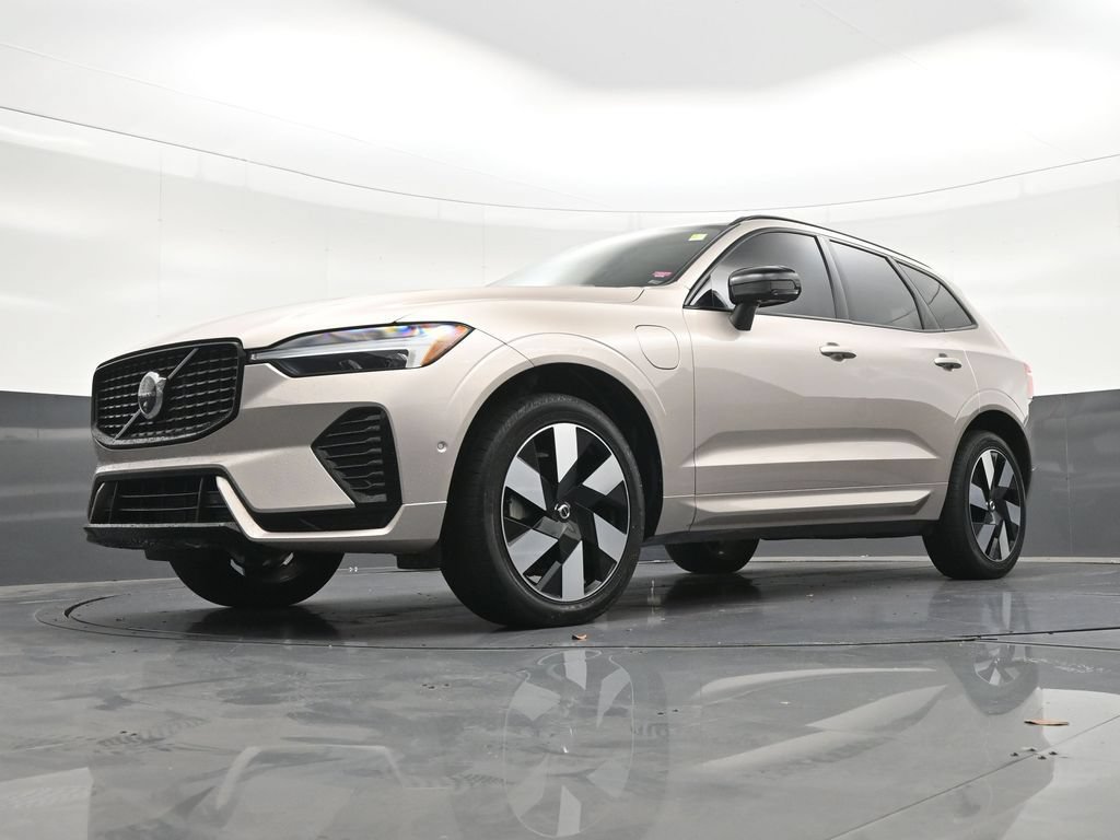 Used 2025 Volvo XC60 T8 Plus w/ Protection Package Premier AWD/4WD image 18