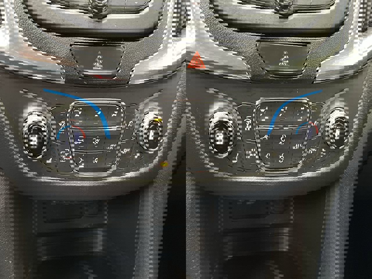 Used 2021 Chevrolet Equinox LT image 19