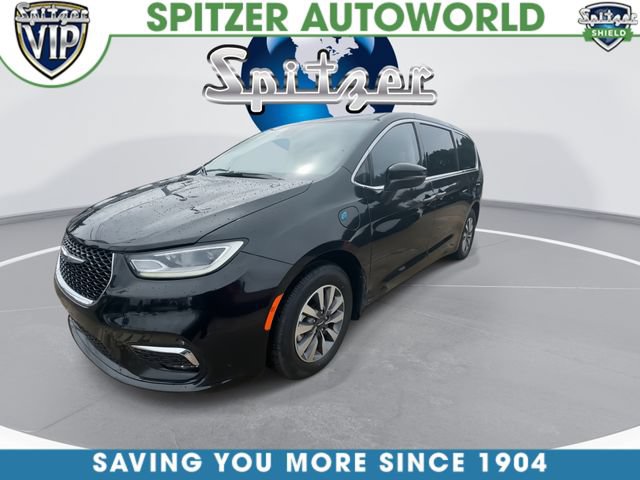 Used 2023 Chrysler Pacifica Touring-L FWD image 4