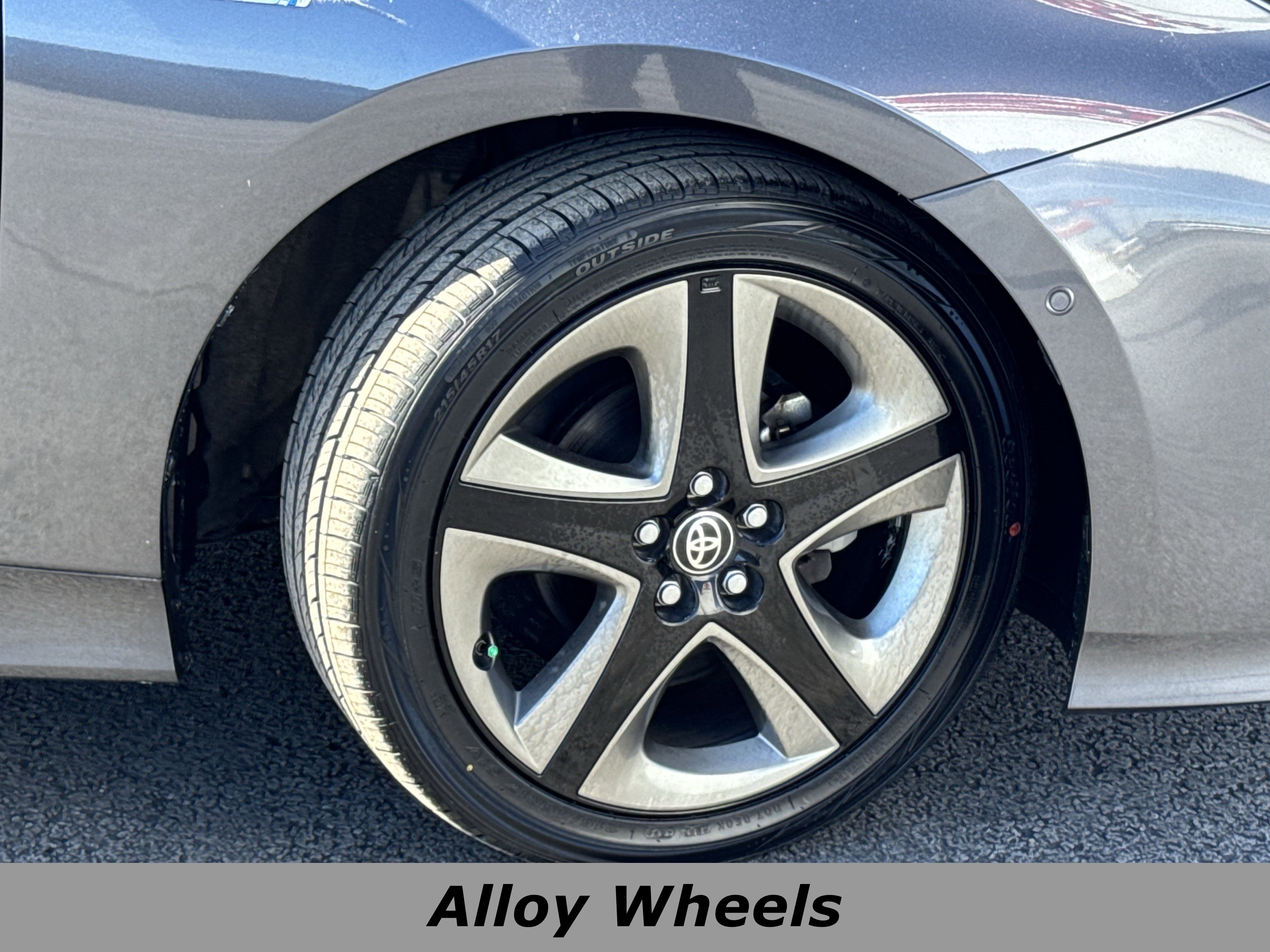 Used 2021 Toyota Prius L Eco image 14