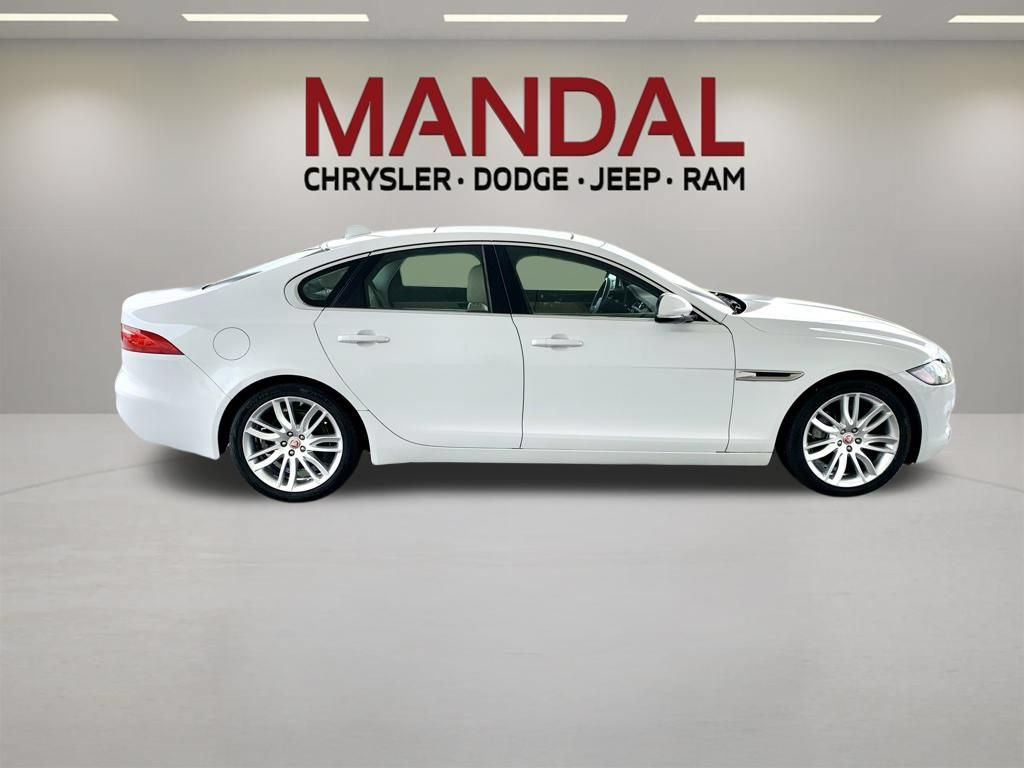 Used 2016 Jaguar XF Prestige RWD image 4