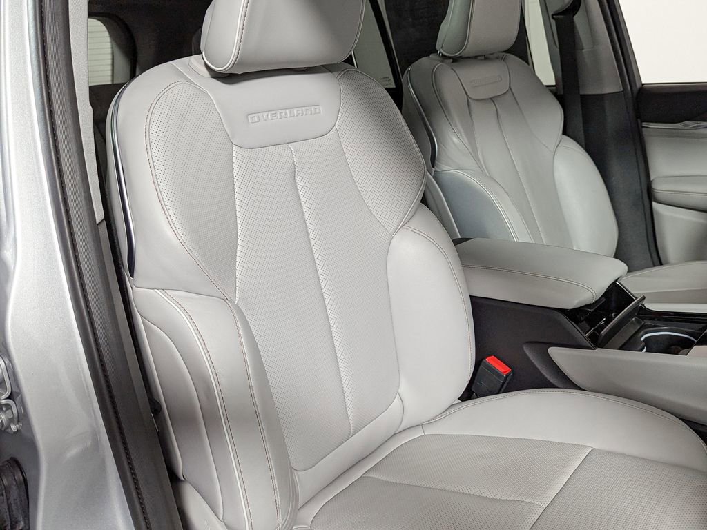 Used 2022 Jeep Grand Cherokee Overland w/ Adv Protech Group III image 37