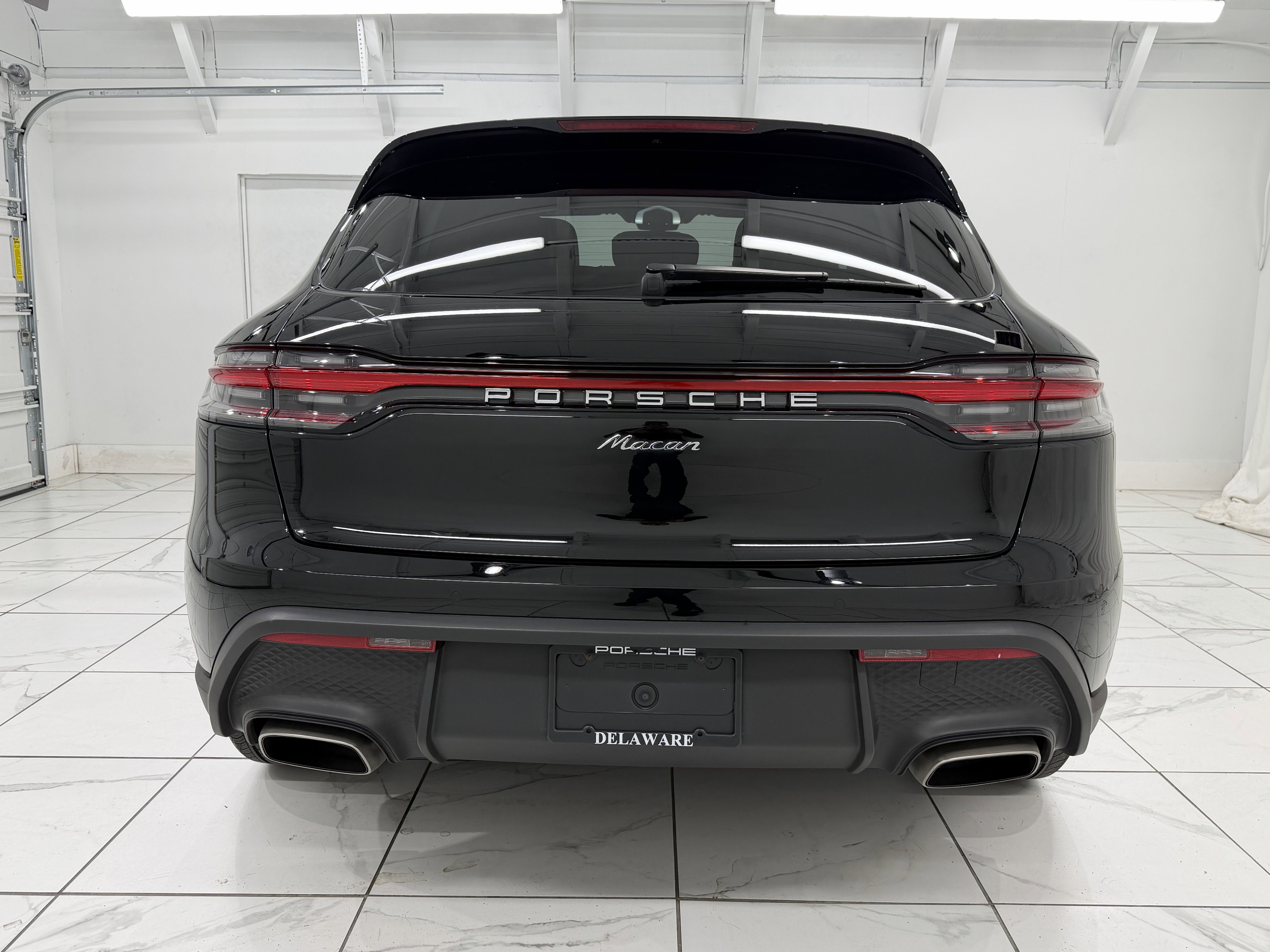 Certified 2025 Porsche Macan image 13