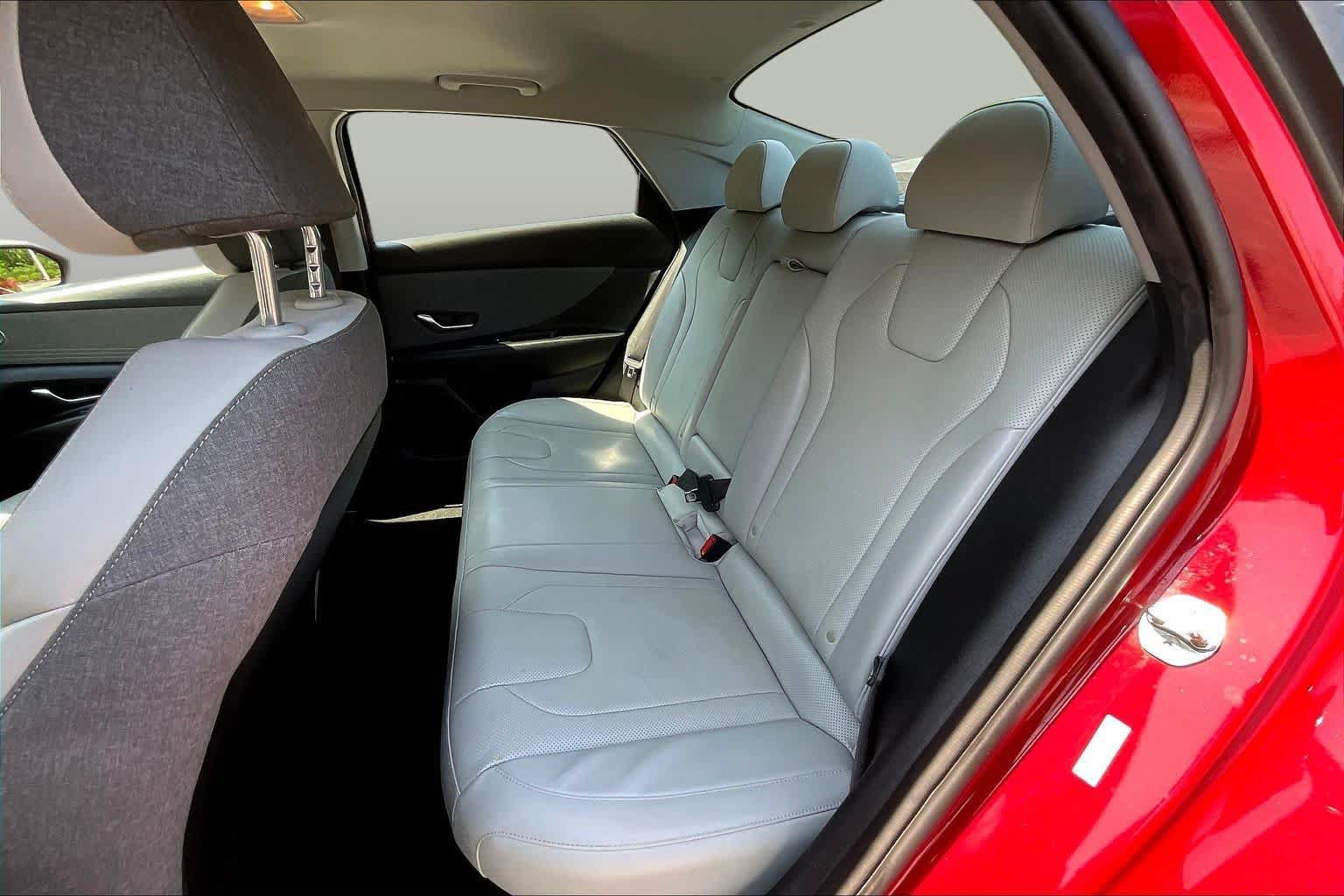 Used 2022 Hyundai Elantra Limited FWD image 20