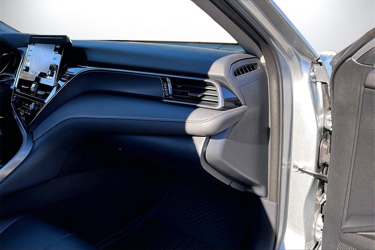 Used 2024 Toyota Camry SE image 18