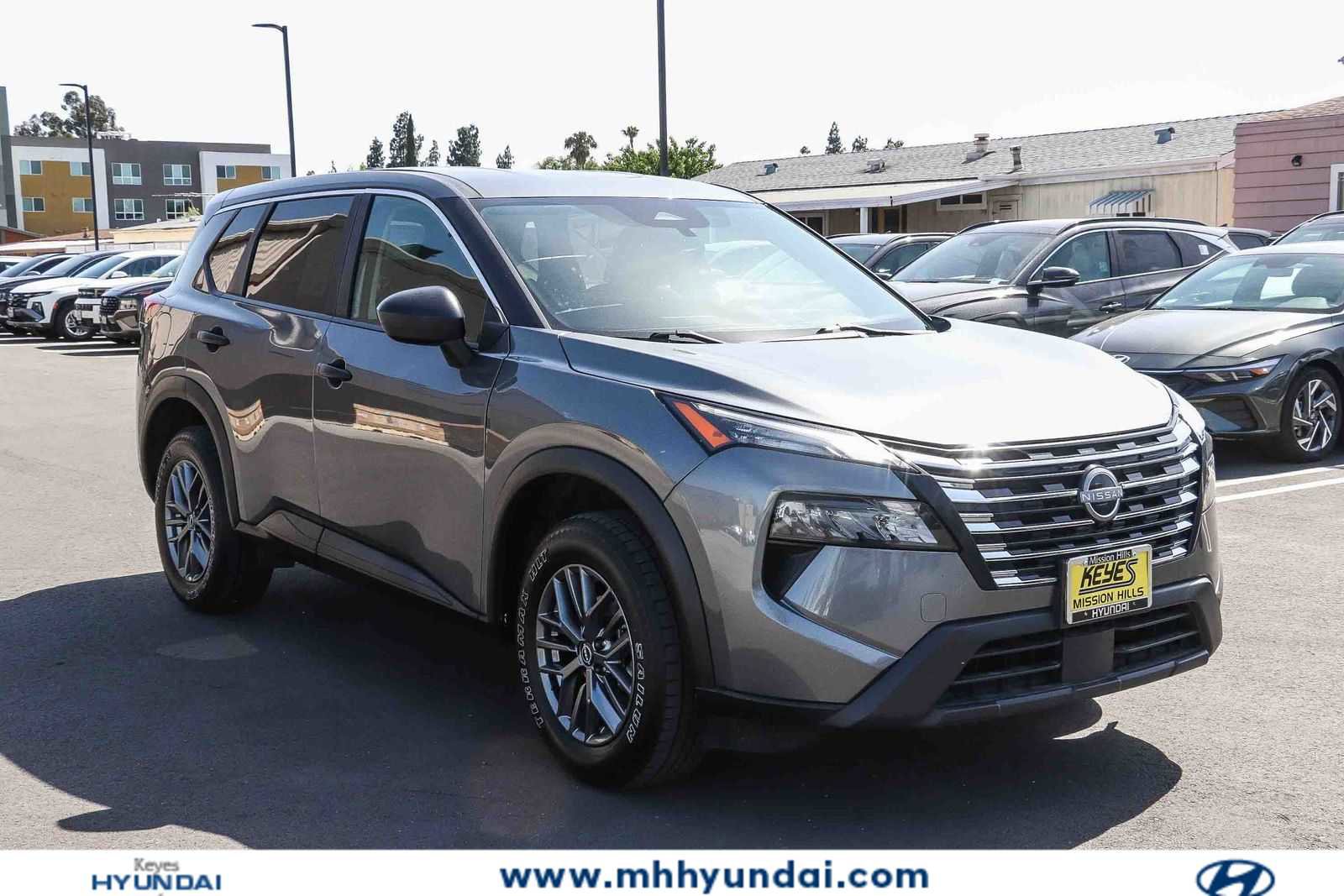 Used 2024 Nissan Rogue S AWD/4WD image 4