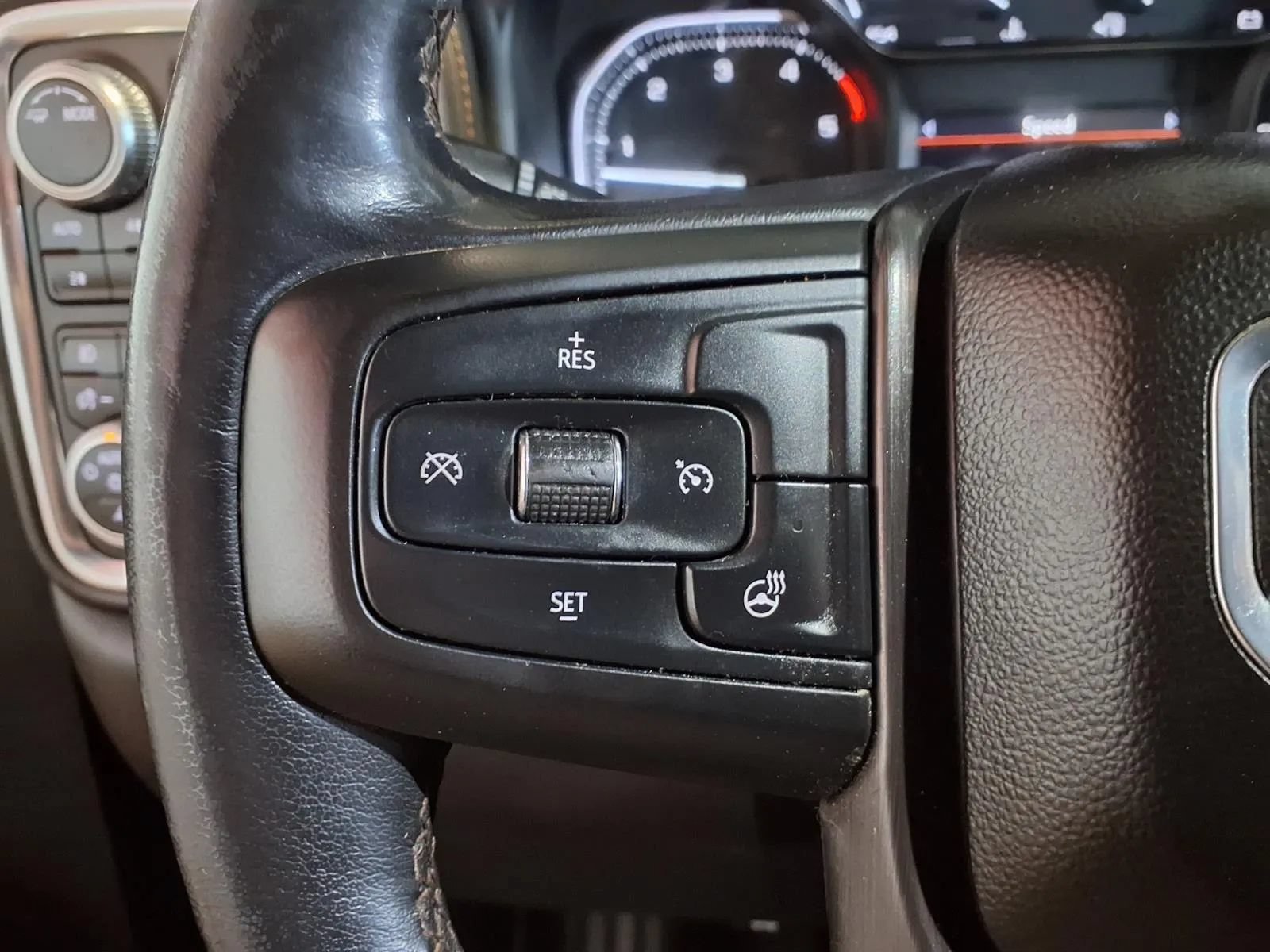 Used 2022 GMC Sierra 2500 AT4 w/ AT4 Preferred Package AWD/4WD image 26