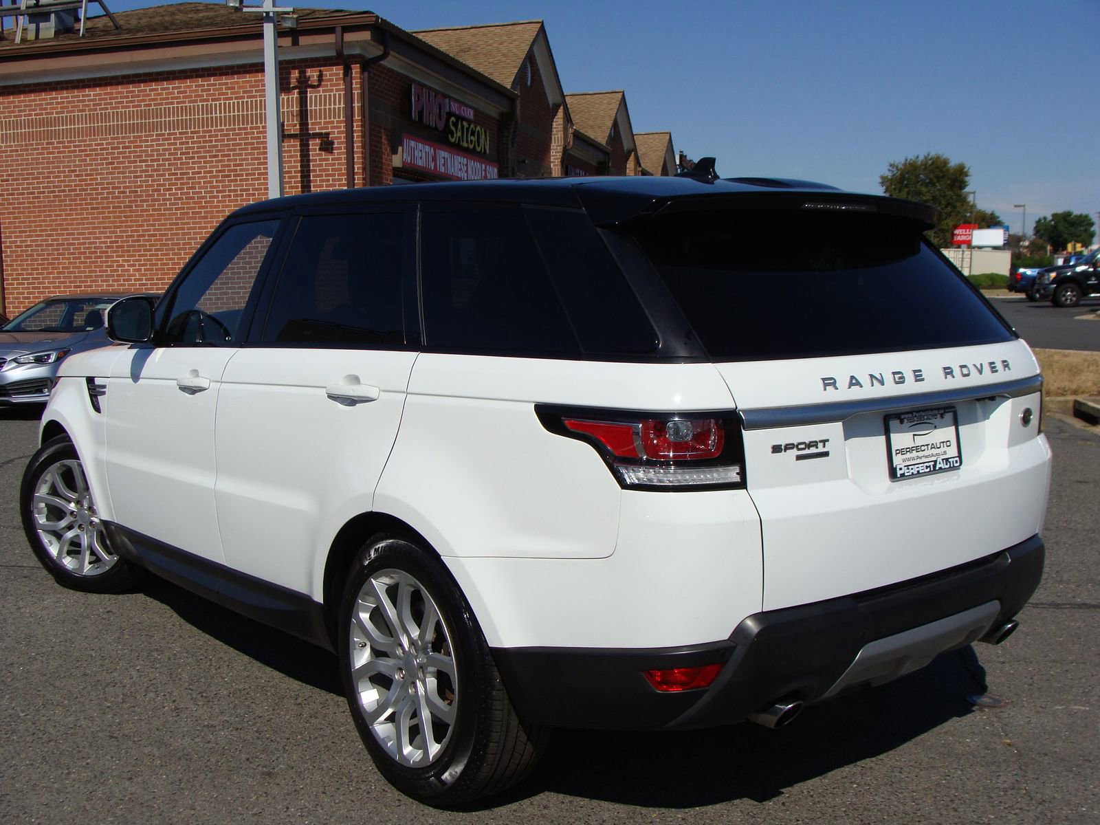 Used 2016 Land Rover Range Rover Sport HSE AWD/4WD image 4