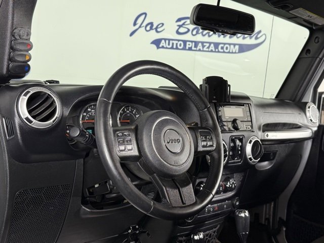 Used 2015 Jeep Wrangler Unlimited Sahara w/ Connectivity Group image 10