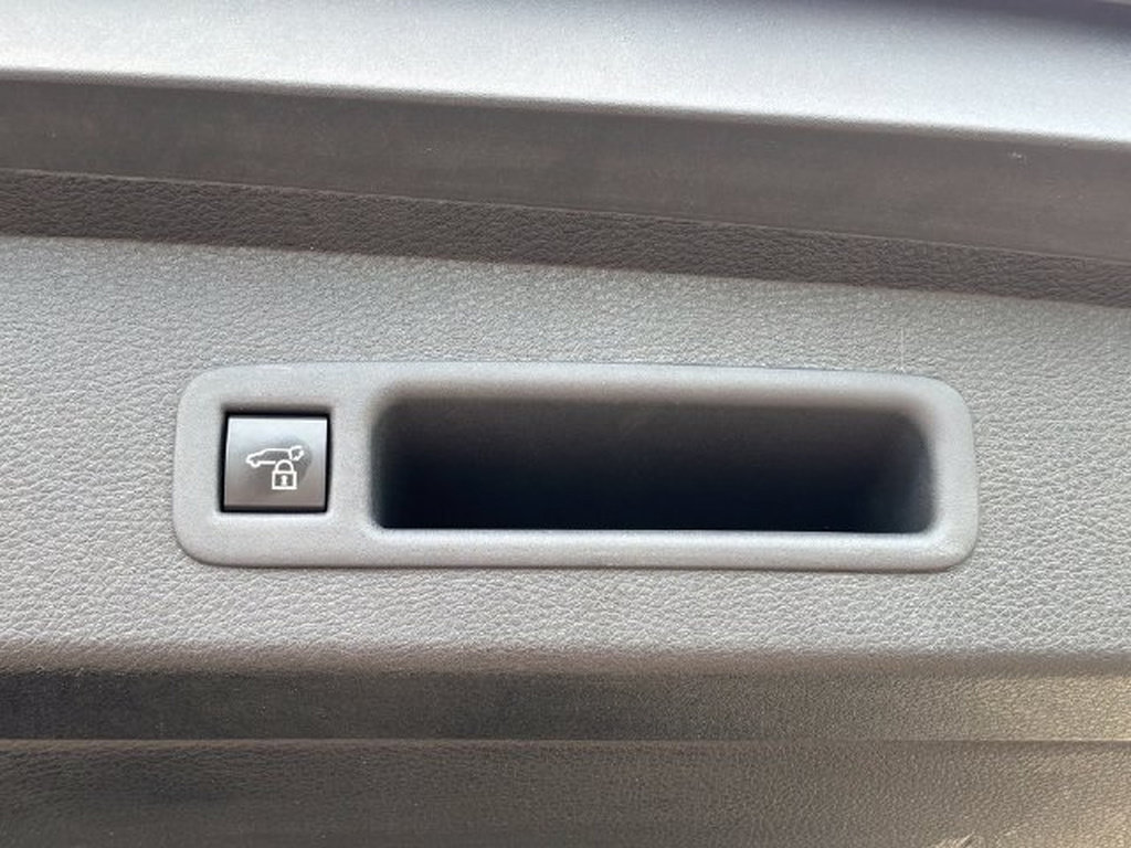 Used 2025 Toyota Sienna XLE FWD image 7