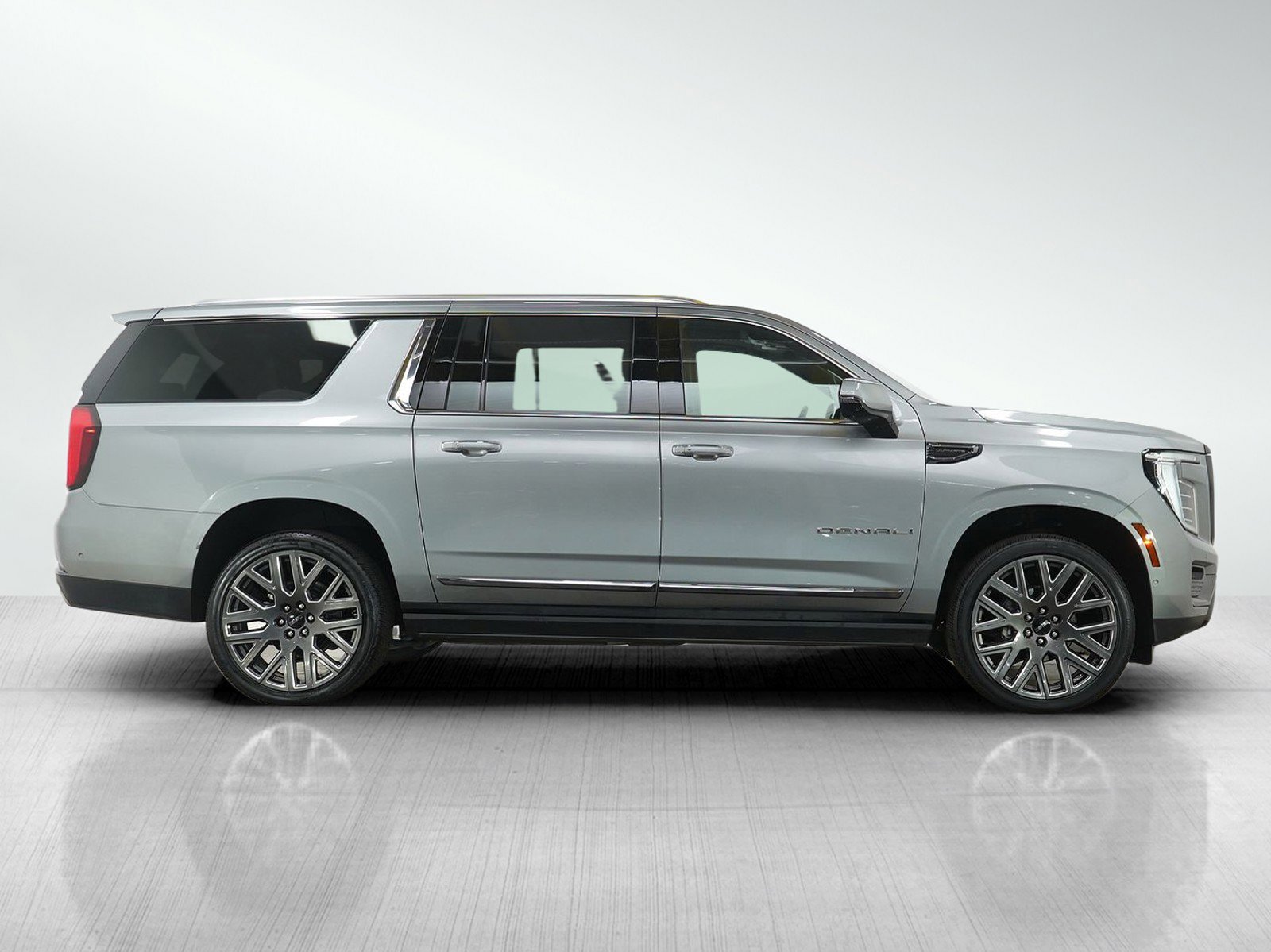 Used 2025 GMC Yukon XL Denali Ultimate w/ LPO, Floor Liner Package image 6