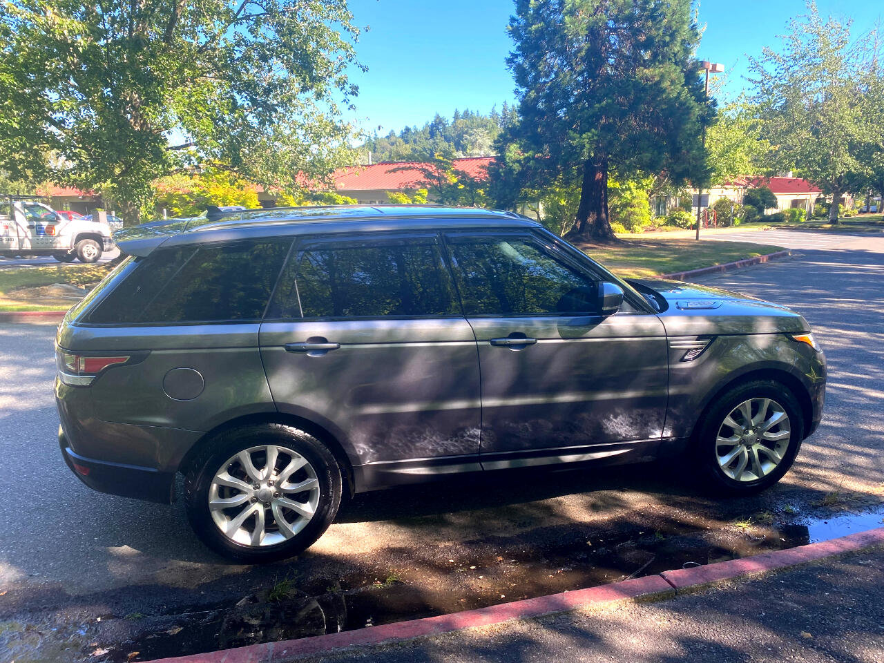 Used 2015 Land Rover Range Rover Sport HSE image 4