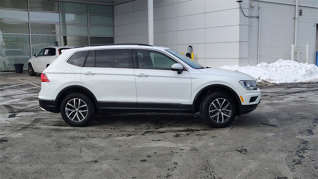Used 2020 Volkswagen Tiguan SE w/ Panoramic Sunroof Package image 2