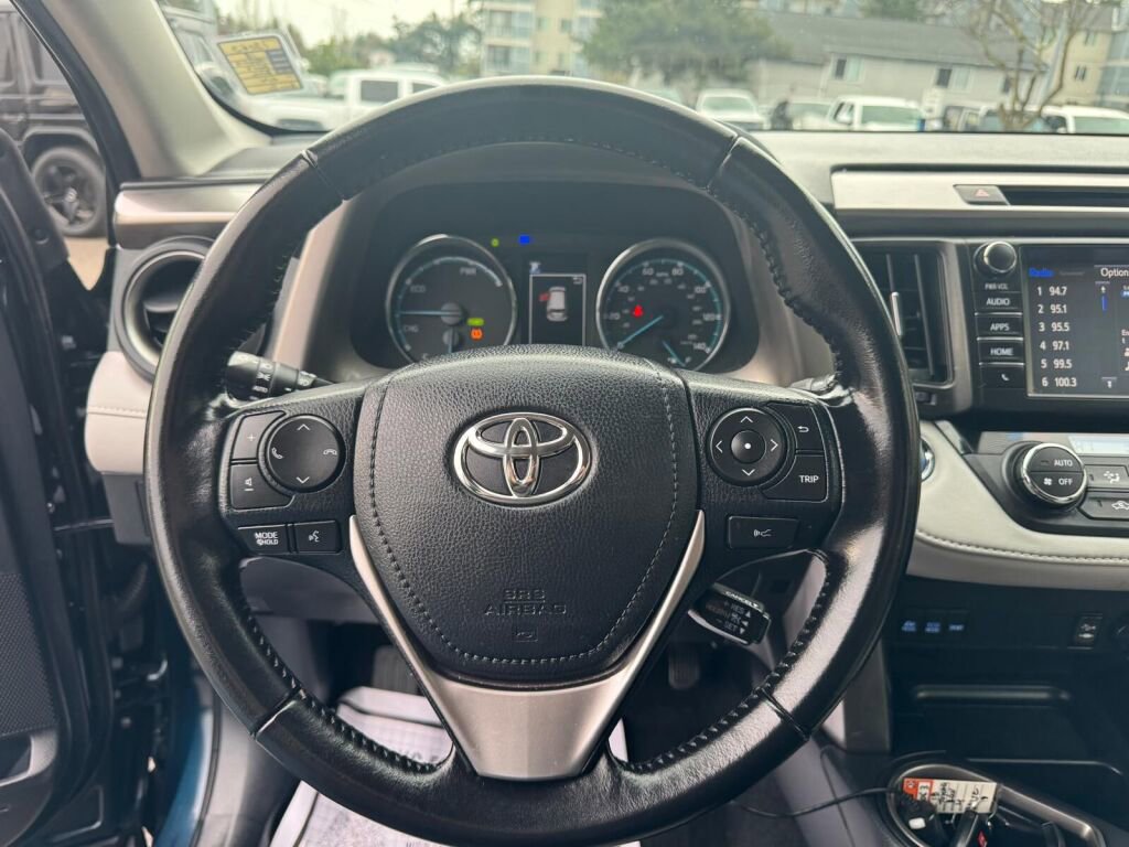 Used 2018 Toyota RAV4 XLE image 16