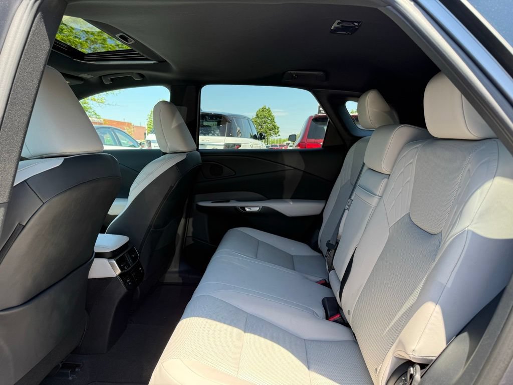 Used 2023 Lexus RX 350h w/ Accessory Package (2T) AWD/4WD image 15